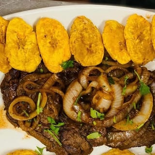 Combo 15 - Bistec Encebollado
